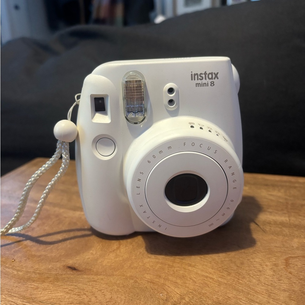 Fujifilm Instax Mini 8 Instant Polaroid Camera - Picture 3 of 4
